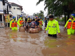 Mengantisipasi Titik Banjir Semakin makin tambah meluas, Pemerintah kota Tangerang Normalisasi Saluran Kali
