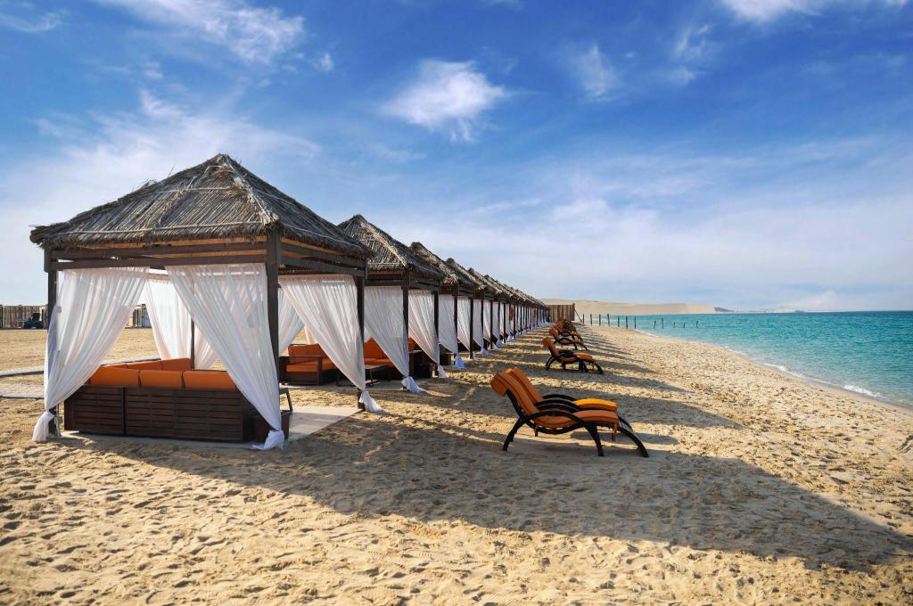 Hi Pecinta Travelling + Bola, Nih TOP 5 Tempat Pantai Terindah di Qatar Guys! Mesti Kunjunginya Deh~~~